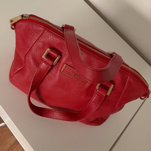 Vintage DKNY 100% leather red bag with strap - Picture 3 of 5